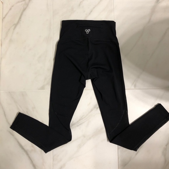 Aritzia TNA Atmosphere Mesh Leggings - Picture 2 of 5